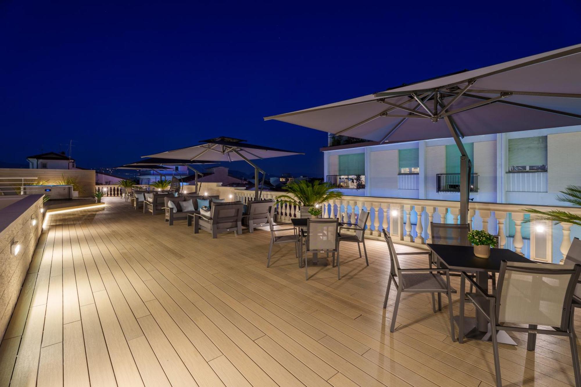 VI Suites Viareggio Ngoại thất bức ảnh