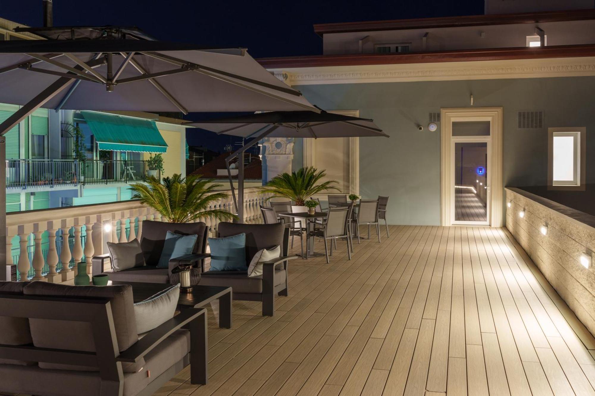 VI Suites Viareggio Ngoại thất bức ảnh