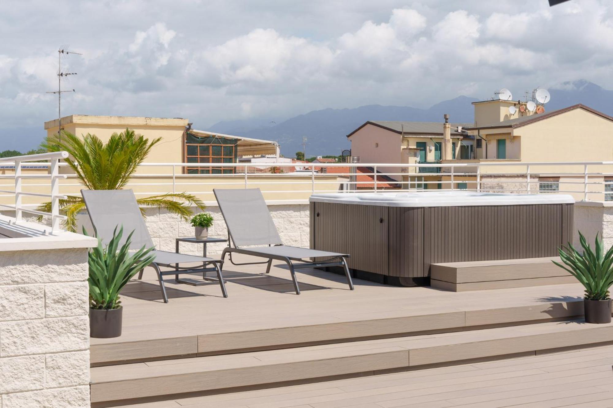 VI Suites Viareggio Ngoại thất bức ảnh