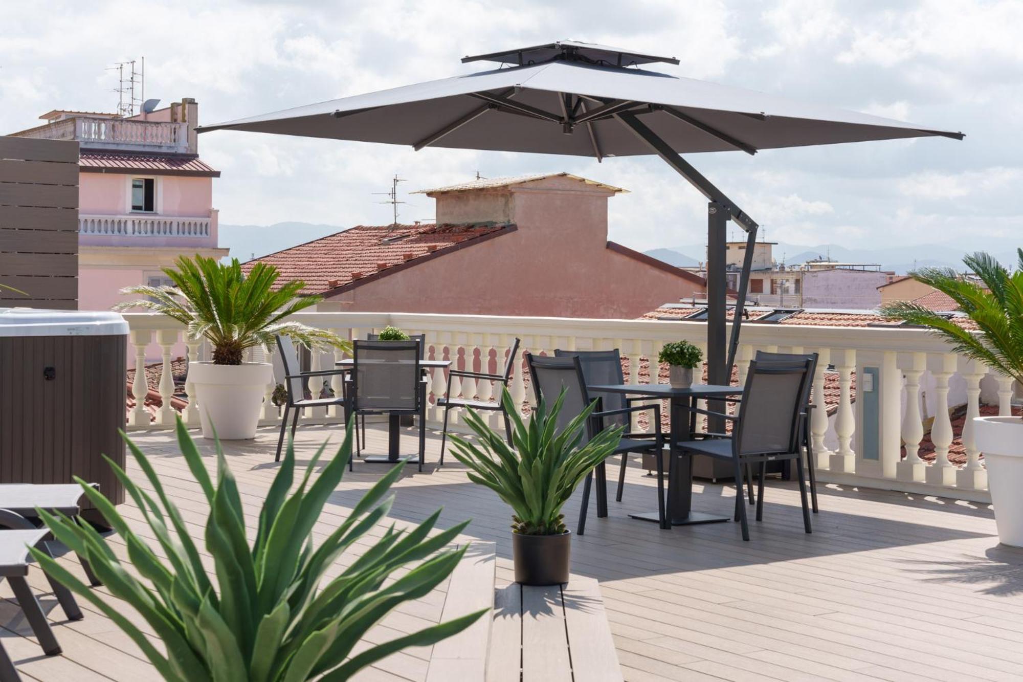 VI Suites Viareggio Ngoại thất bức ảnh