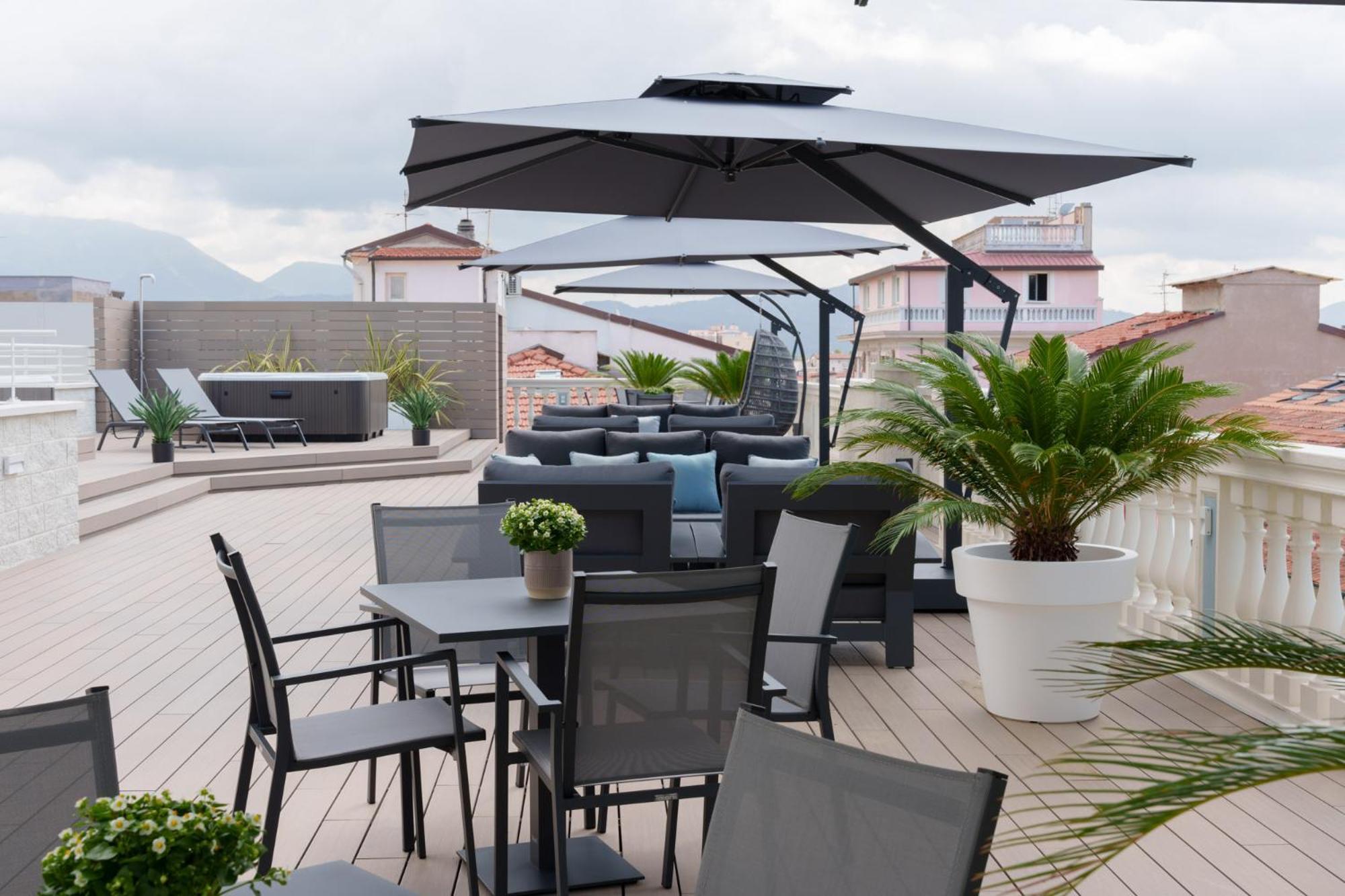 VI Suites Viareggio Ngoại thất bức ảnh