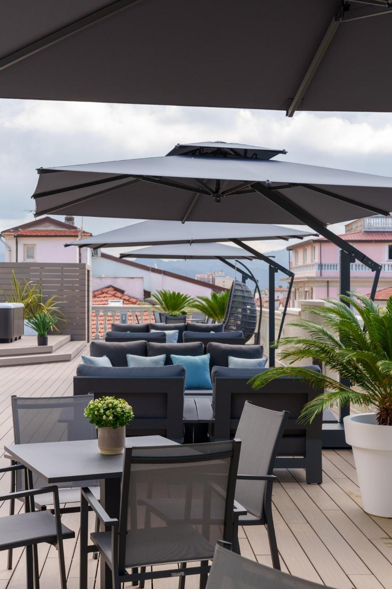 VI Suites Viareggio Ngoại thất bức ảnh
