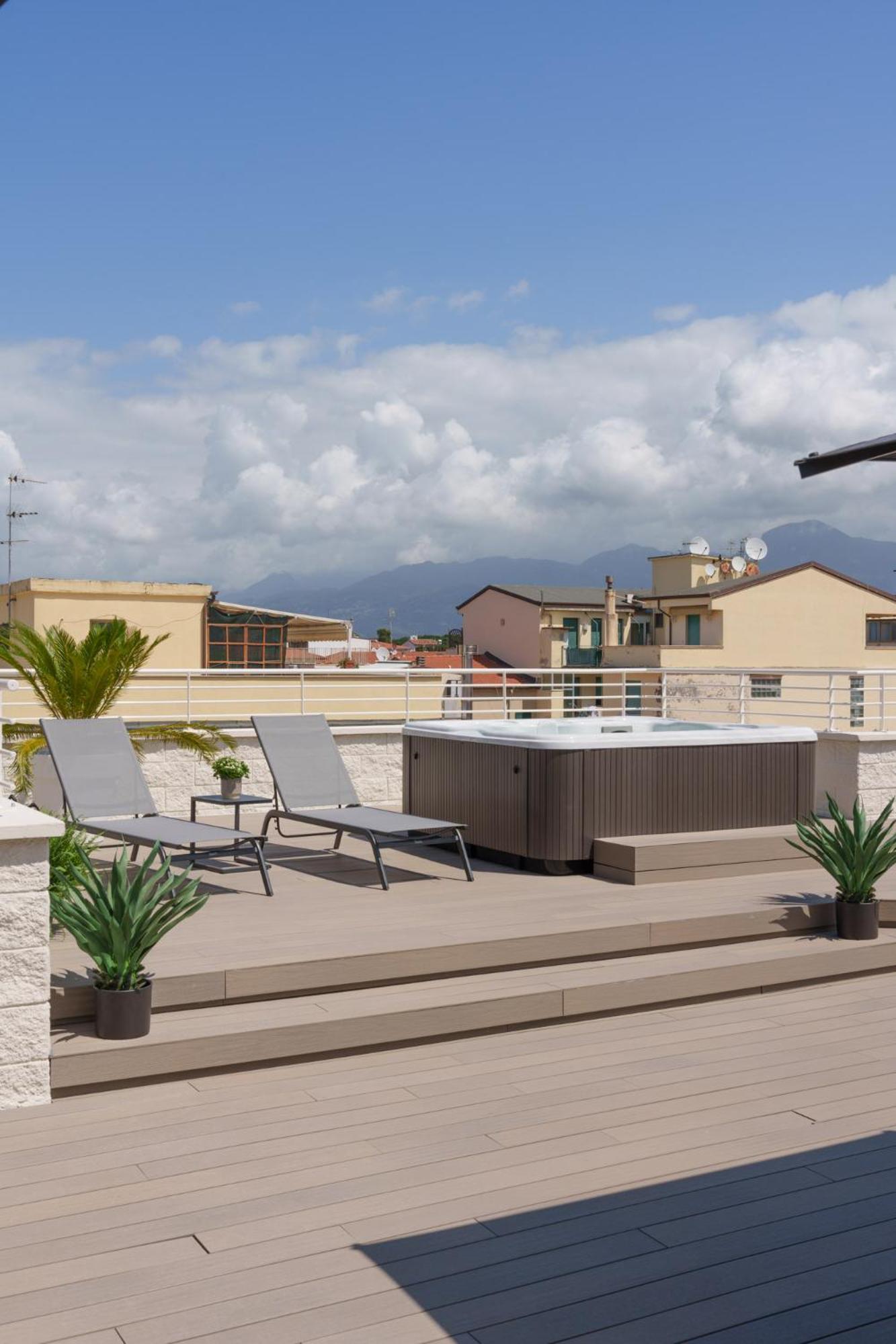 VI Suites Viareggio Ngoại thất bức ảnh